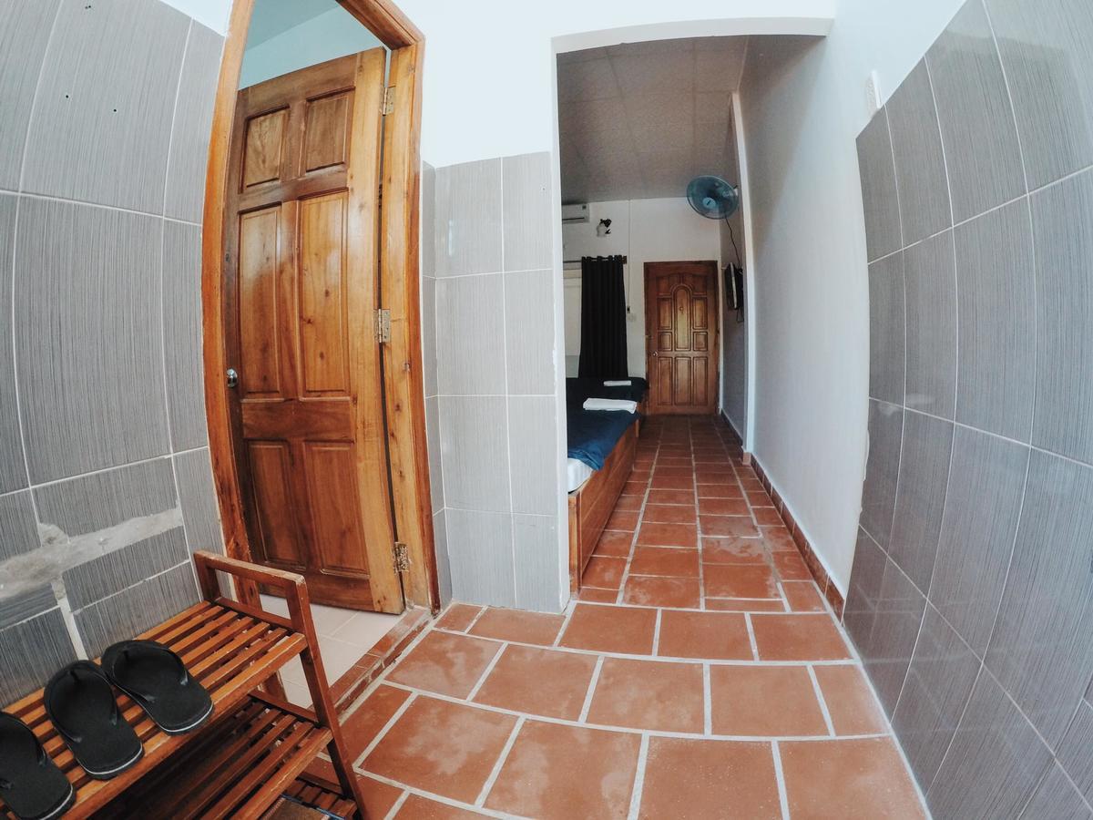 Sea Living Hostel Дуонг-Донг Экстерьер фото