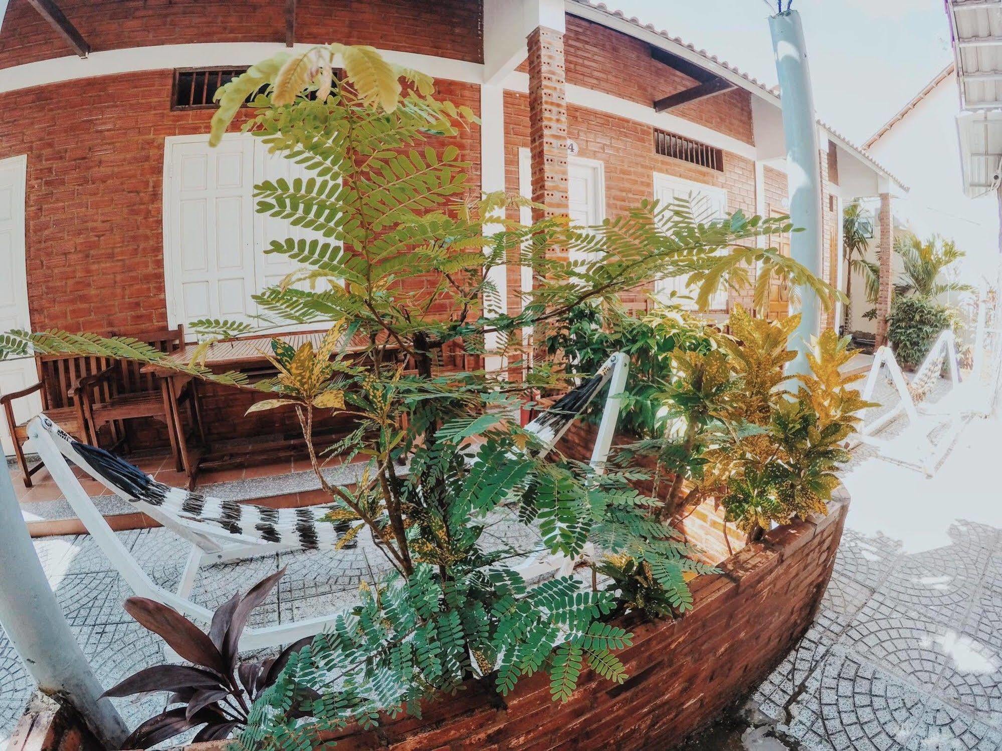 Sea Living Hostel Дуонг-Донг Экстерьер фото